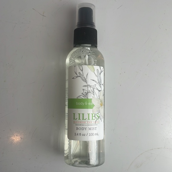 Bath & earth lilies body scrub mist bubble bath bundle - Picture 8 of 10